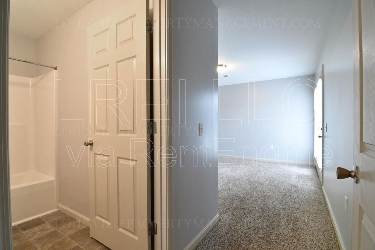 304 Keeneland Dr #1B - Photo 7 of 18