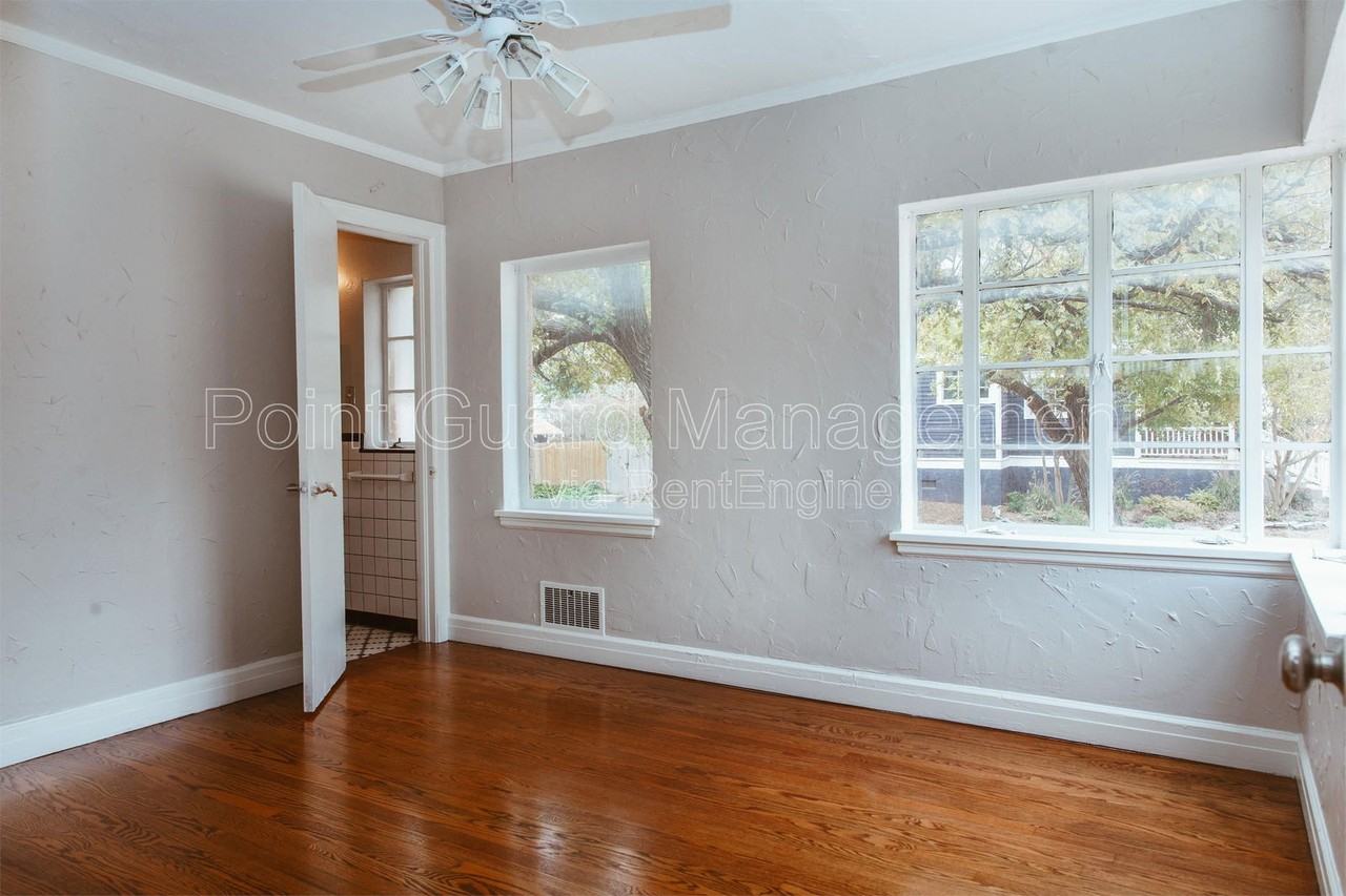 1001 Nw 21st St - Photo 3 of 18