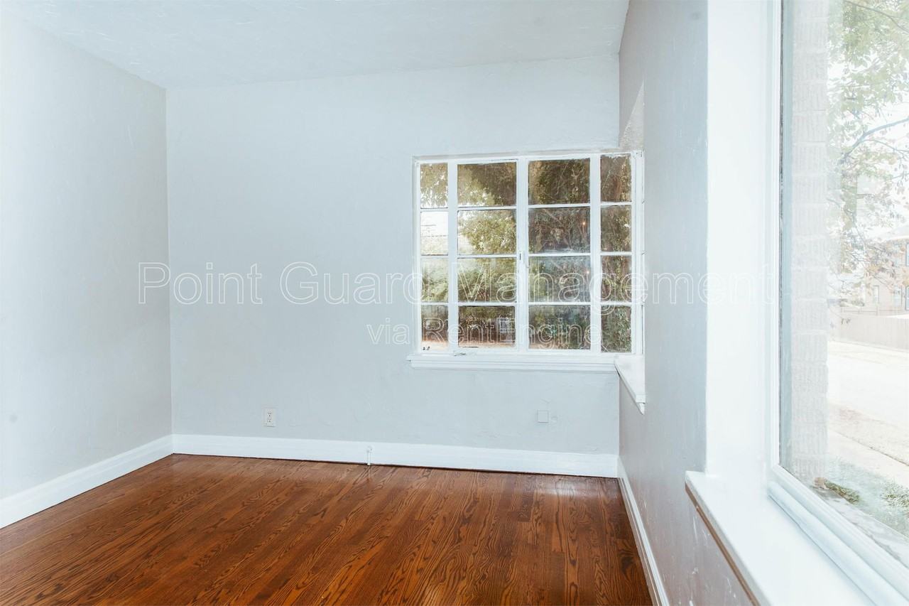 1001 Nw 21st St - Photo 5 of 18