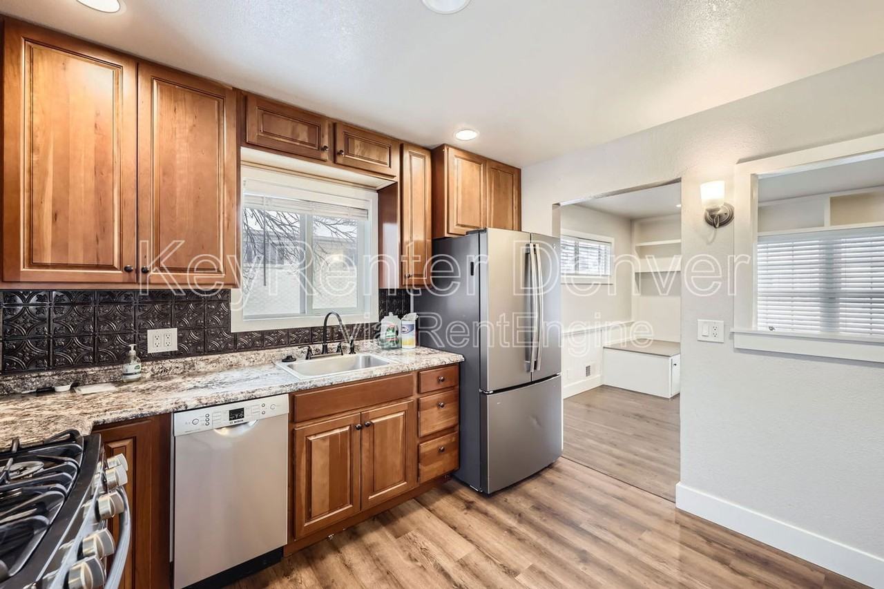 10462 Carlile St - Photo 3 of 12