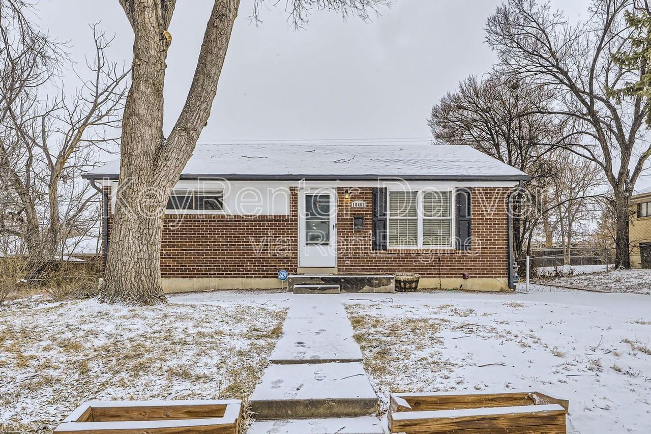 10462 Carlile St - Photo 2 of 12