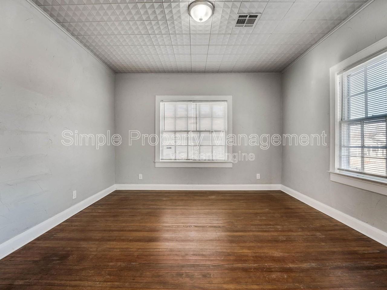 812 N Broadway Ave - Photo 4 of 23