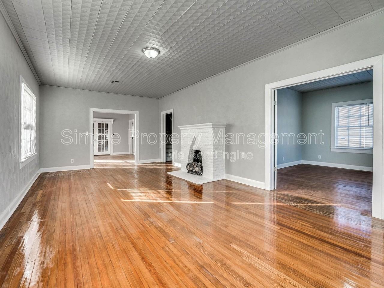 812 N Broadway Ave - Photo 6 of 23