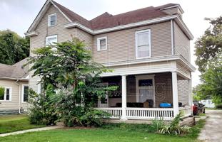 featured image of 1747 E Oak St #1