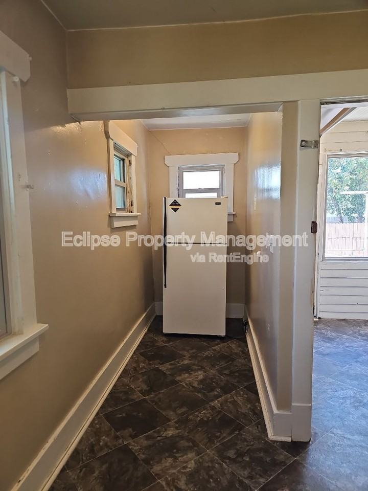 204 Edison Ave #A - Photo 3 of 10