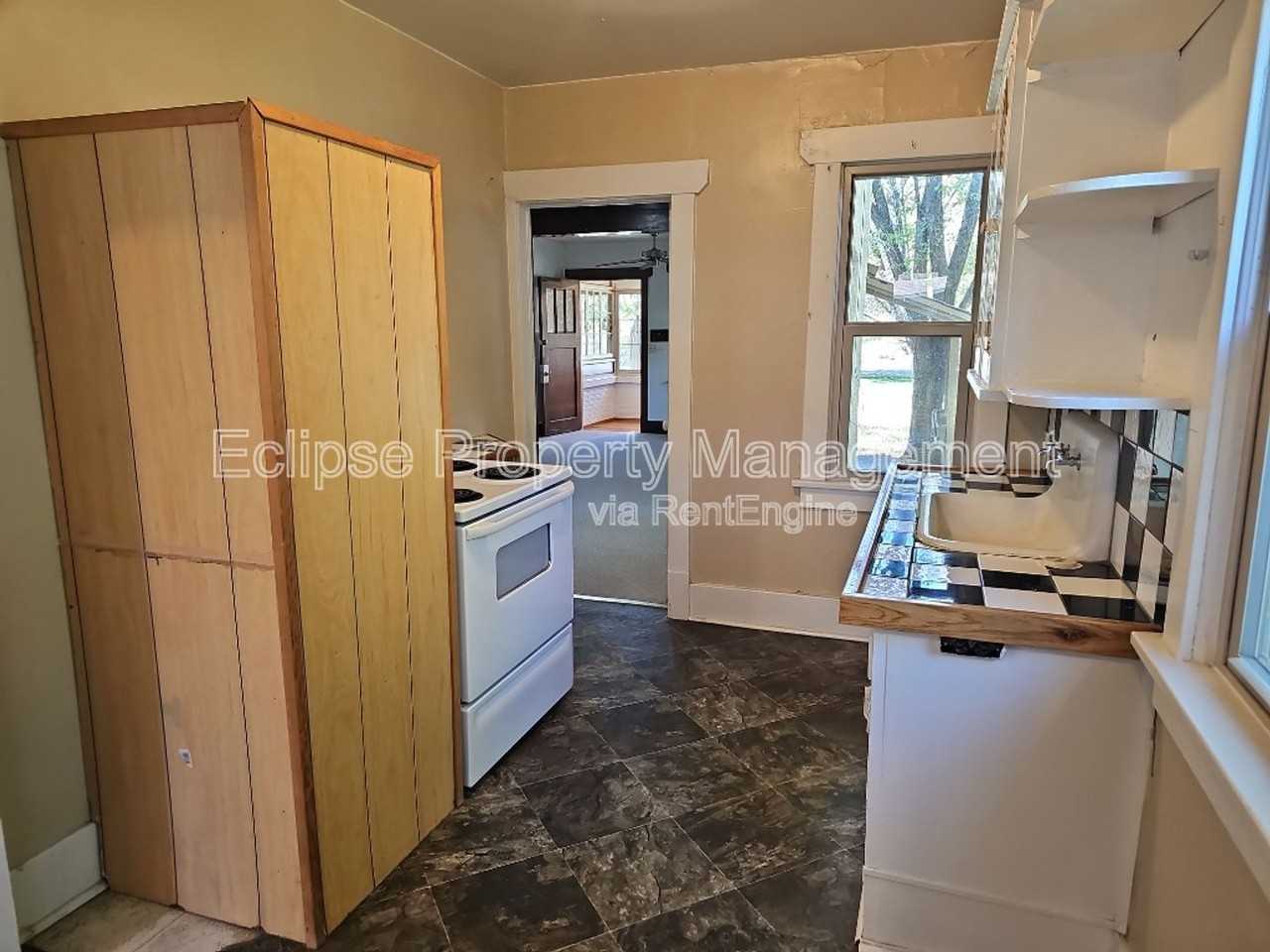 204 Edison Ave #A - Photo 4 of 10