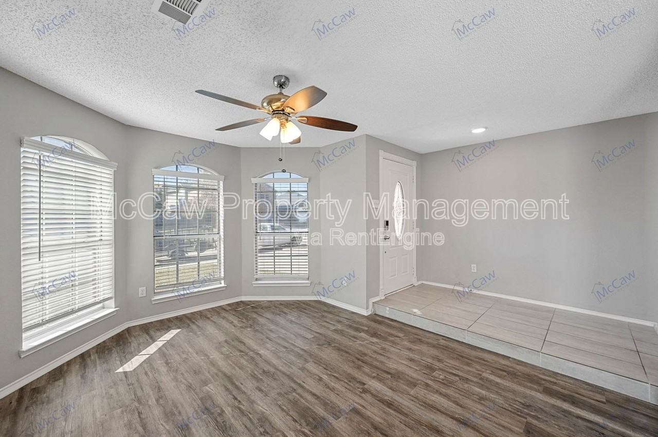 1371 Honeysuckle Ln - Photo 2 of 20