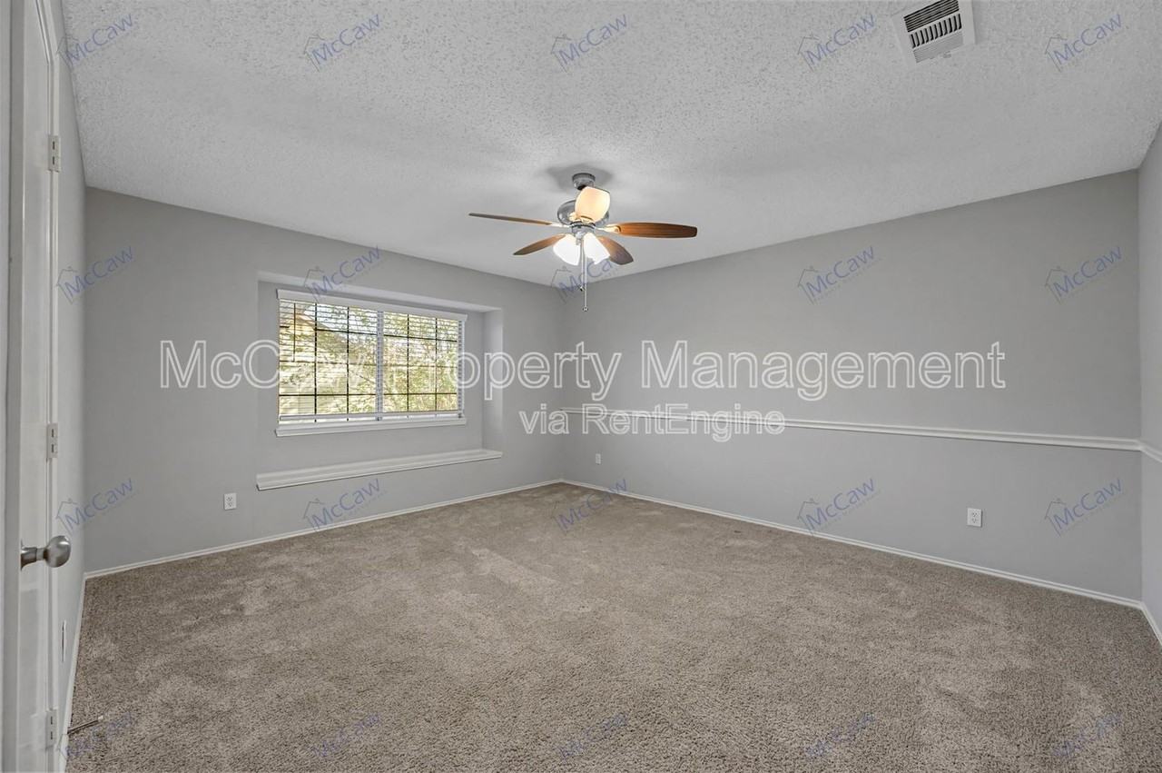 1371 Honeysuckle Ln - Photo 7 of 20