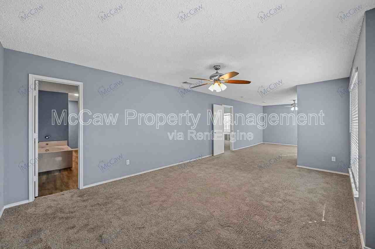 1371 Honeysuckle Ln - Photo 7 of 20