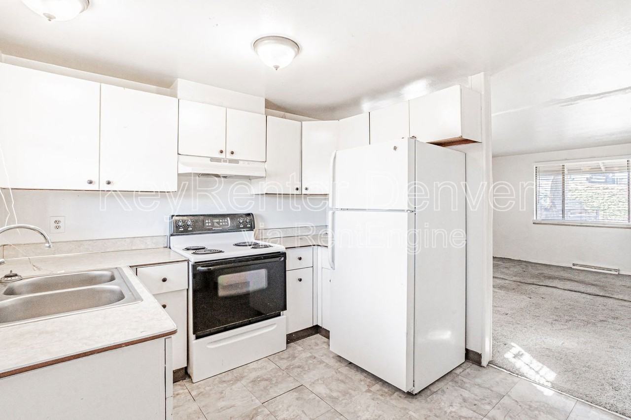 5830 Pierce St - Photo 2 of 20