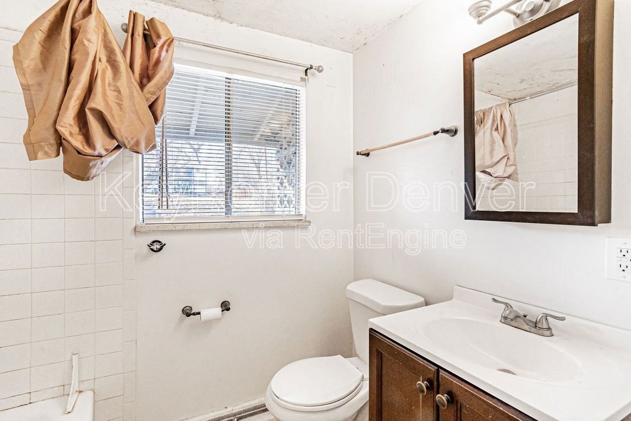 5830 Pierce St - Photo 3 of 20