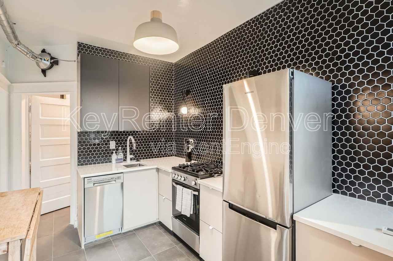 227 S Logan St #1 - Photo 4 of 34