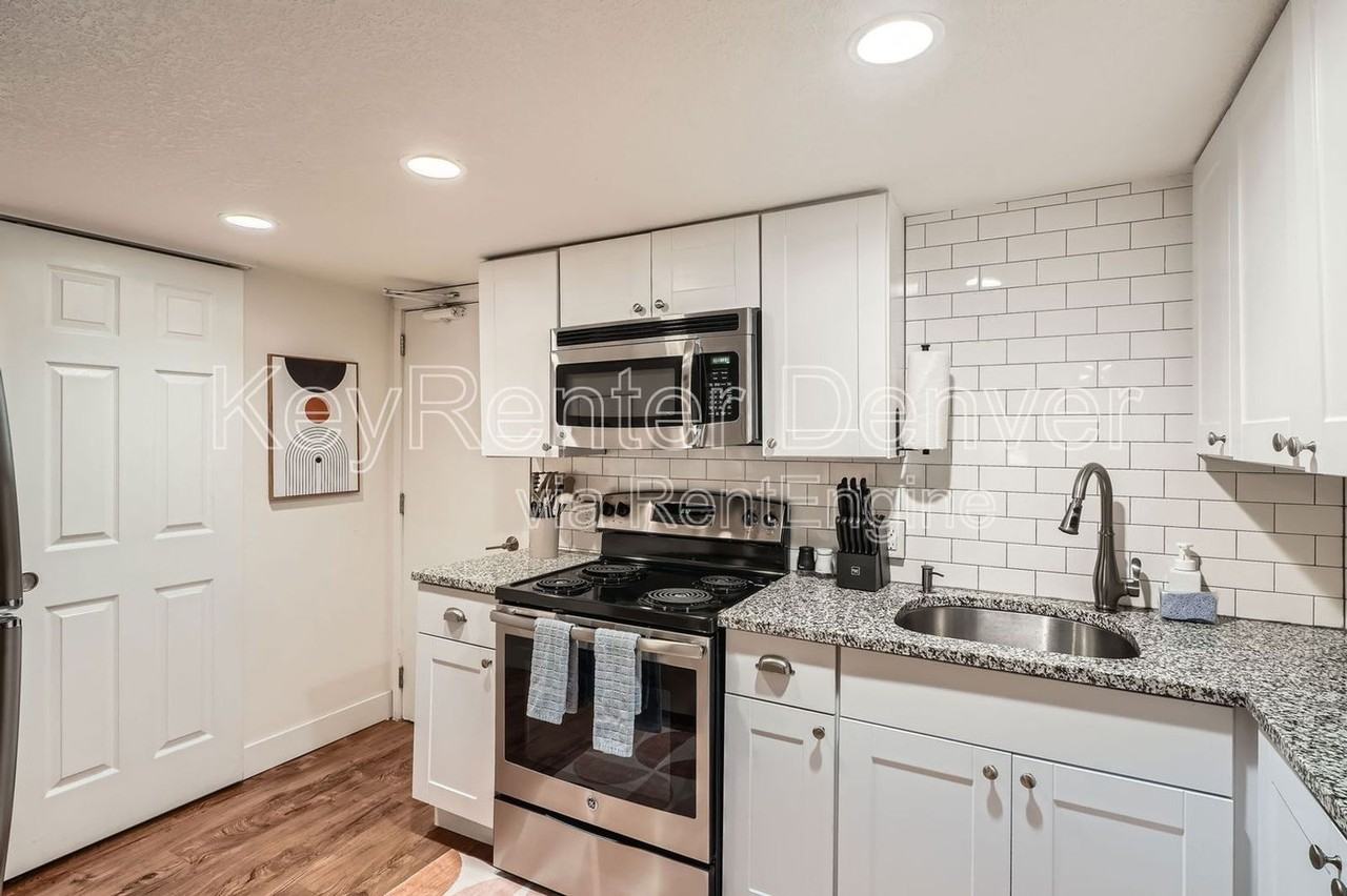 682 N Clarkson St - Photo 2 of 11