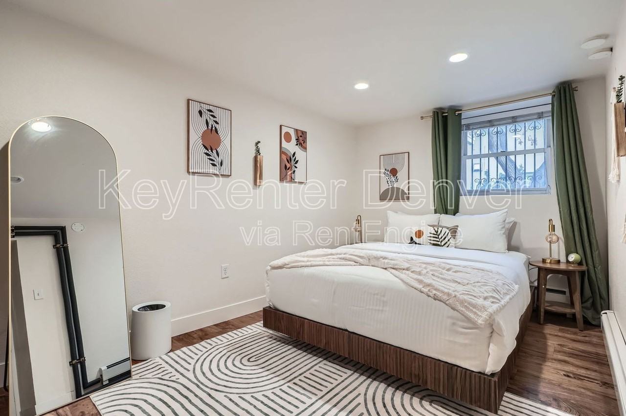 682 N Clarkson St - Photo 5 of 11