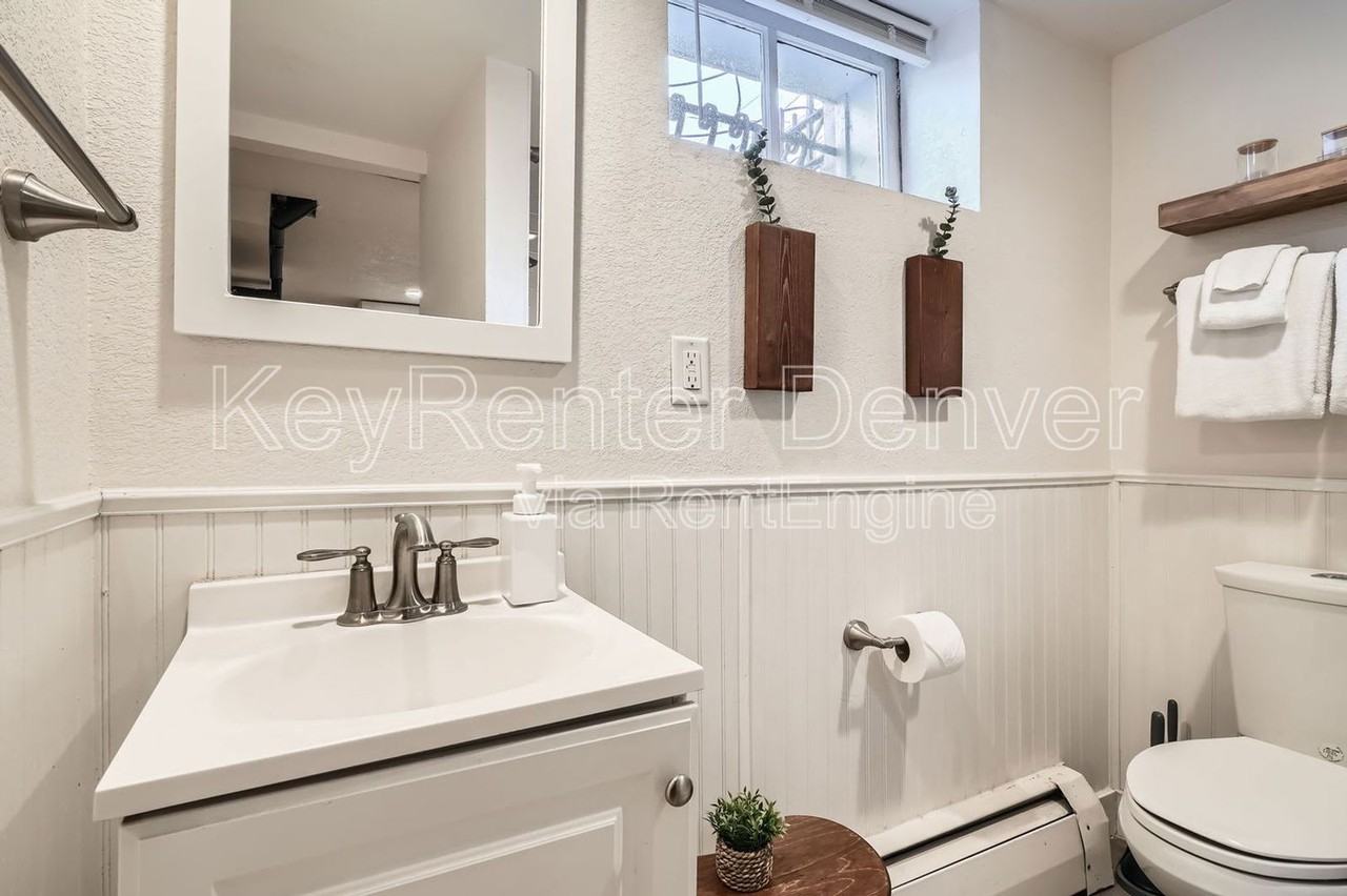 682 N Clarkson St - Photo 6 of 11