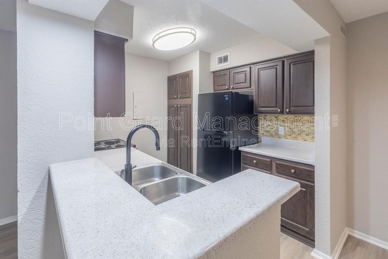 2208 Ridgmar Plz #7 - Photo 7 of 29