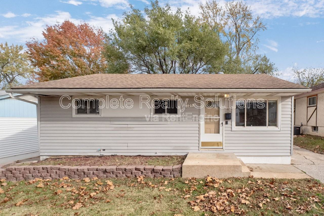 125 Perthshire Rd - Photo 4 of 31