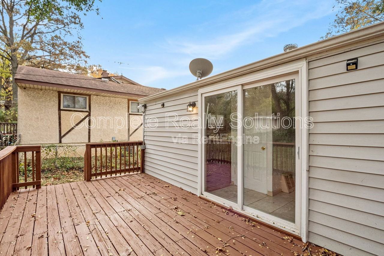 125 Perthshire Rd - Photo 5 of 31