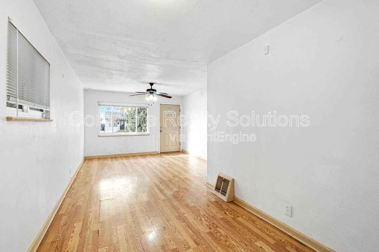 125 Perthshire Rd - Photo 7 of 31