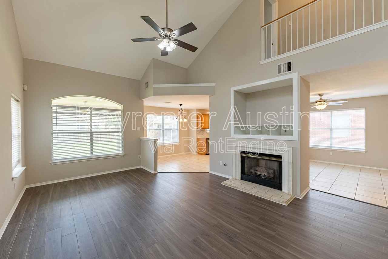 1624 W Pflugerville Pkwy - Photo 3 of 28