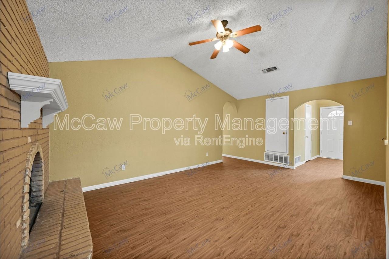 207 Evelyn St - Photo 5 of 21