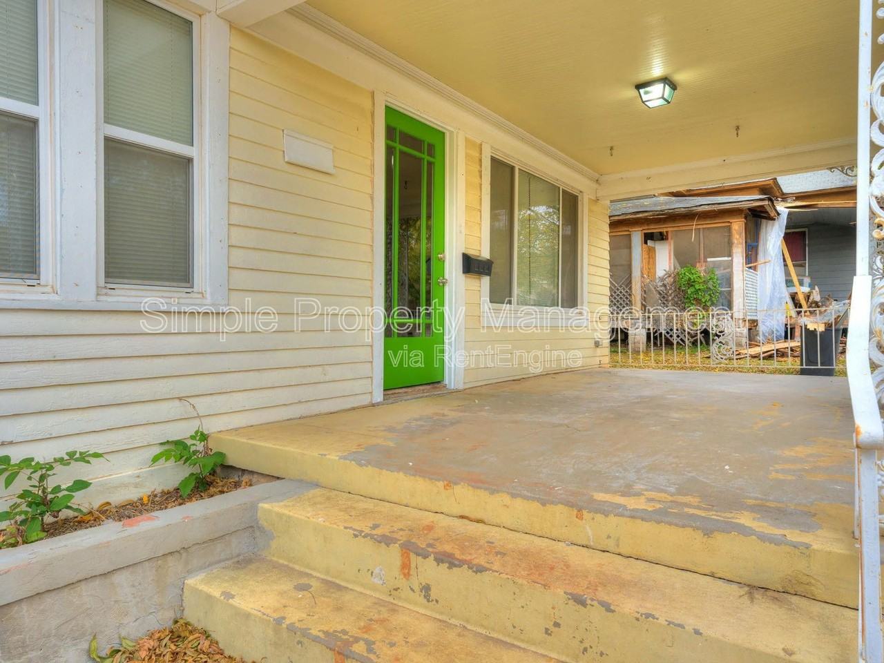1012 N Broadway Ave - Photo 2 of 27