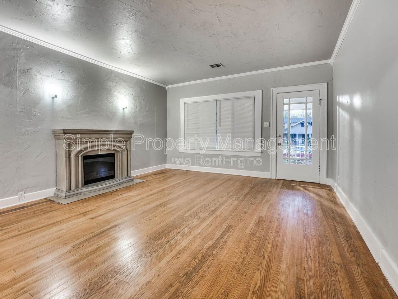 1012 N Broadway Ave - Photo 3 of 27