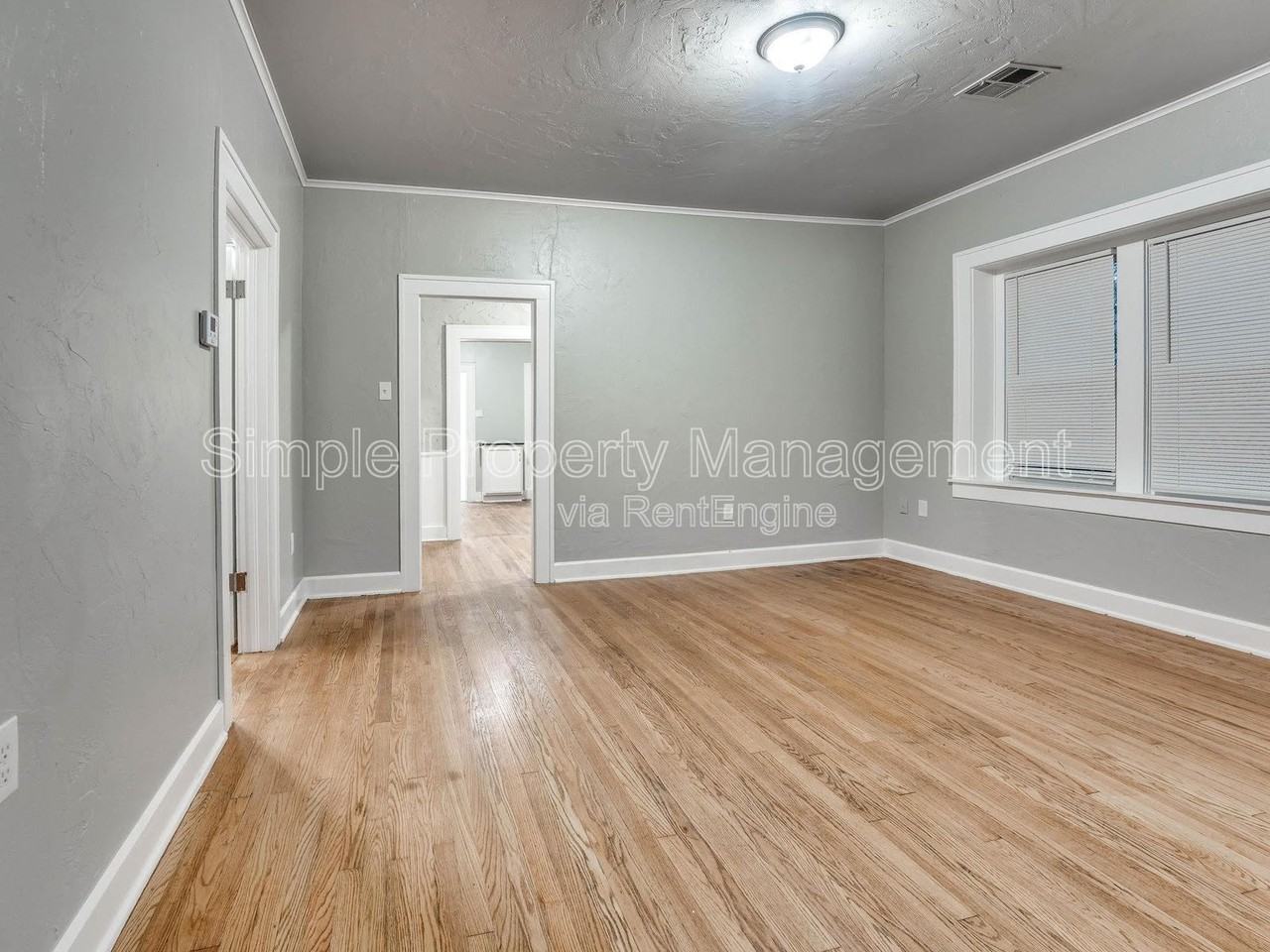 1012 N Broadway Ave - Photo 6 of 27