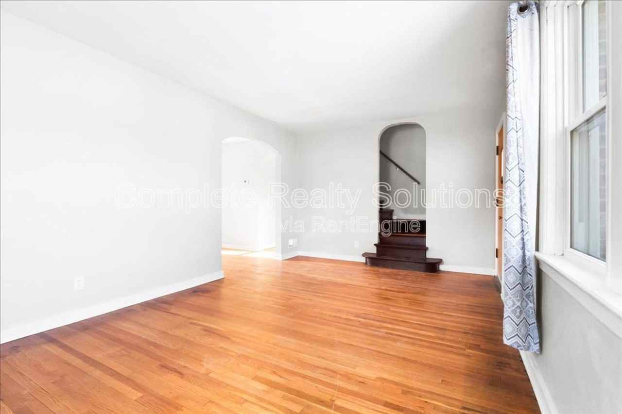 44 Lee Ave - Photo 3 of 43