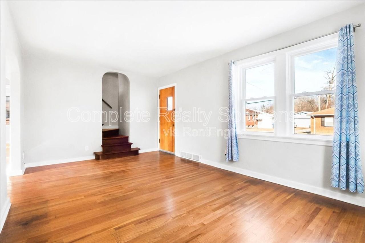 44 Lee Ave - Photo 5 of 43
