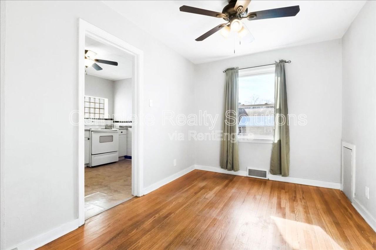 44 Lee Ave - Photo 6 of 43