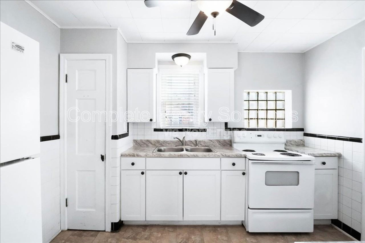 44 Lee Ave - Photo 7 of 43