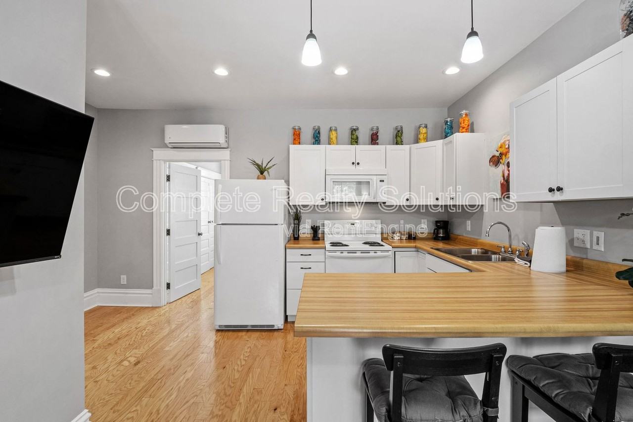 3661 S Broadway #1stFLA - Photo 6 of 15