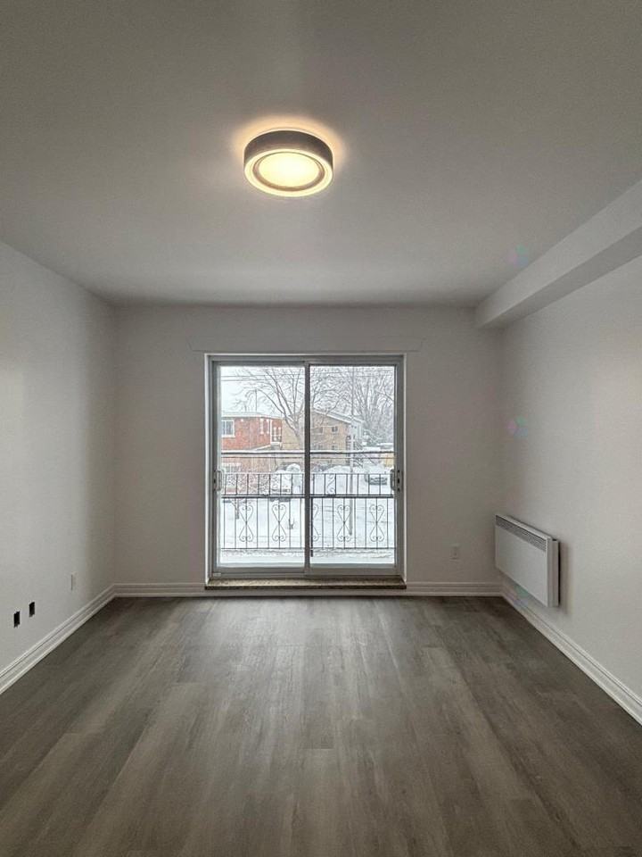 3738 Grande Allée #8 - Photo 3 of 13