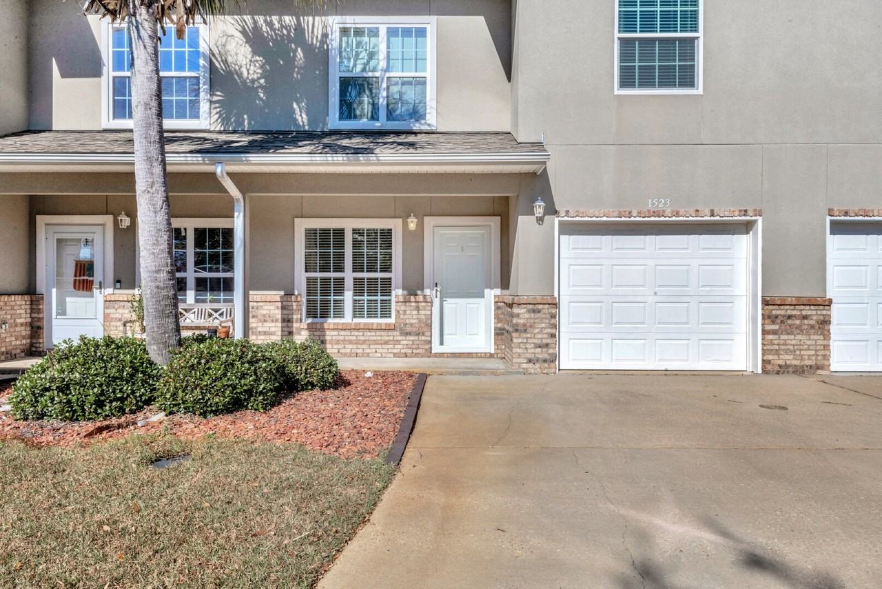 1523 Bentley Cir - Photo 2 of 21