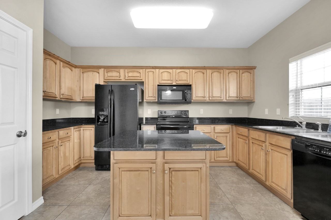 1523 Bentley Cir - Photo 3 of 21