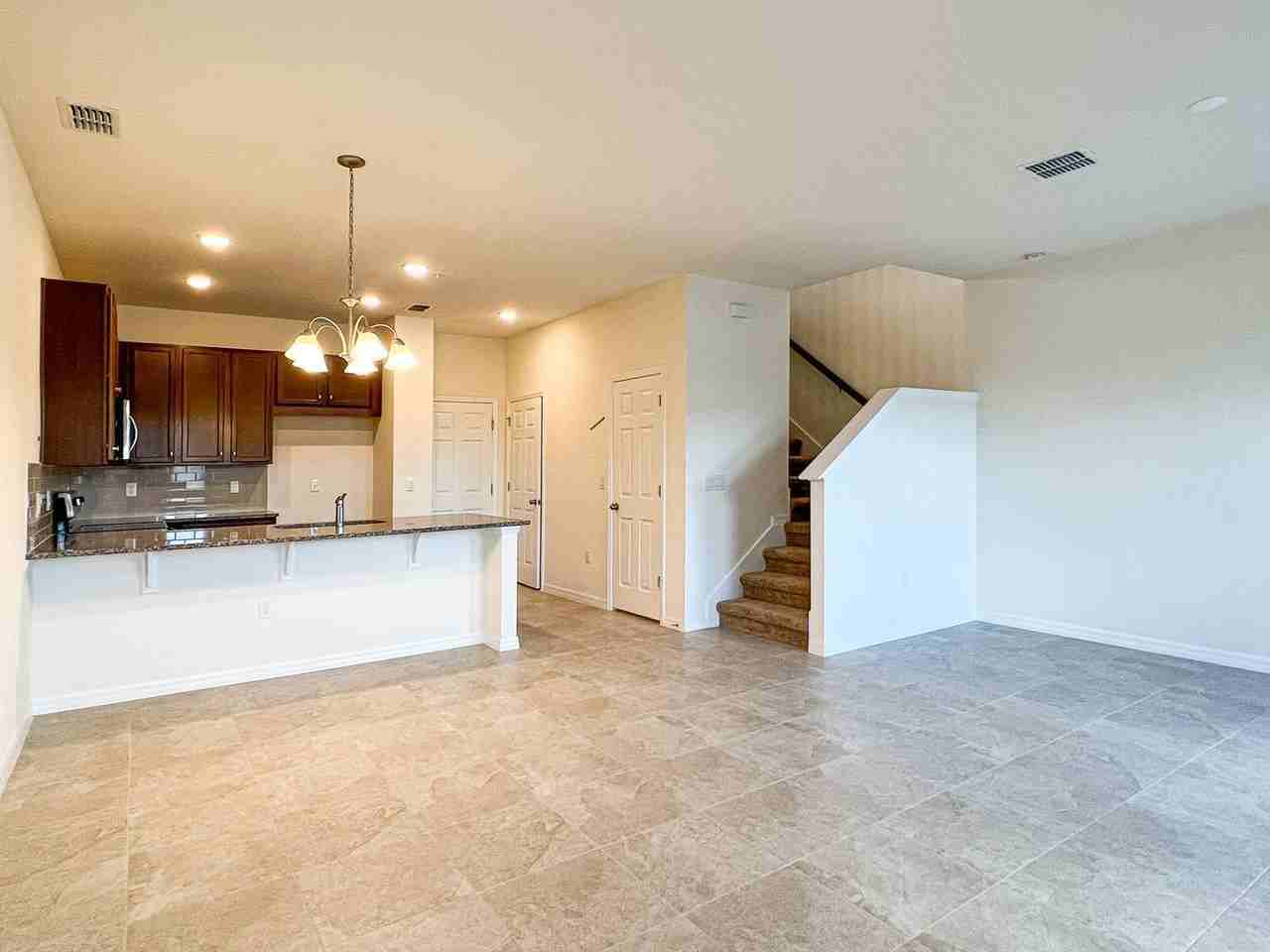 10209 Highline Crest St - Photo 3 of 32