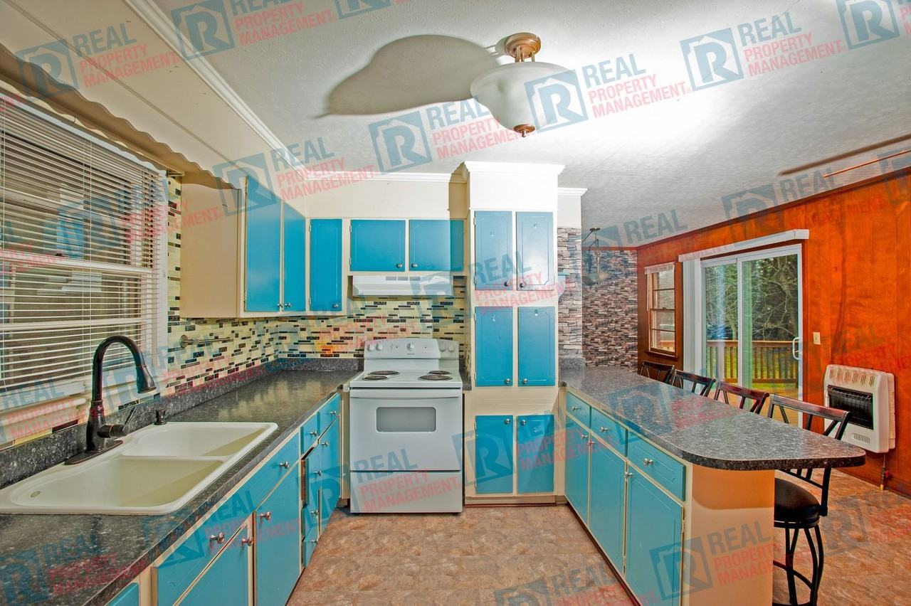 501 Greenhill Dr - Photo 2 of 38