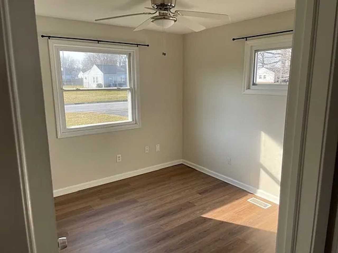 4941 Wake Robin Rd - Photo 2 of 16