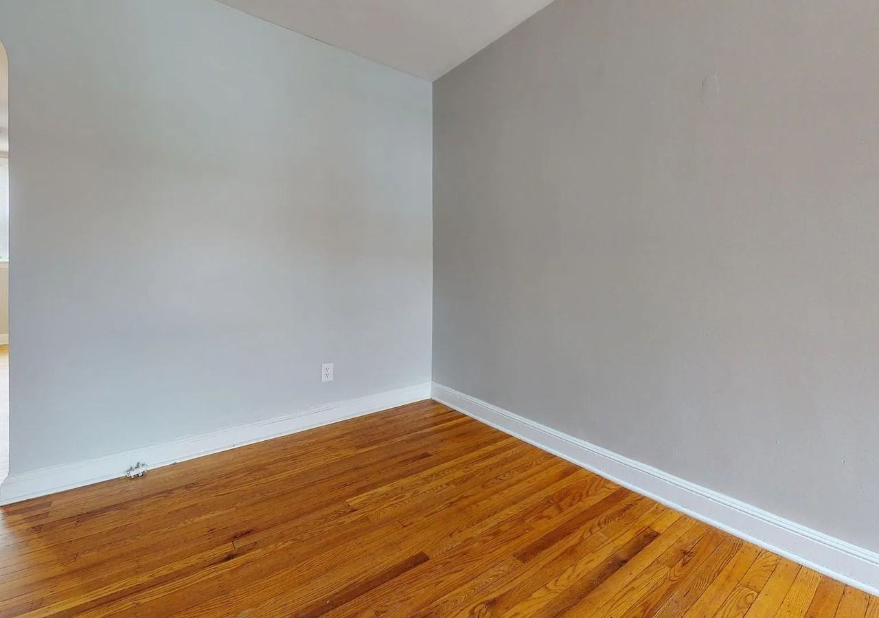 351 W 22nd St - Photo 3 of 10