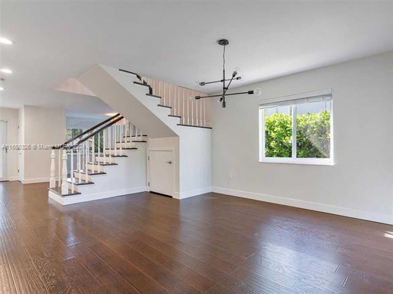 5517 Sardinia St - Photo 2 of 25