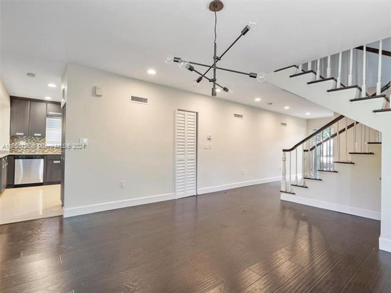 5517 Sardinia St - Photo 3 of 25