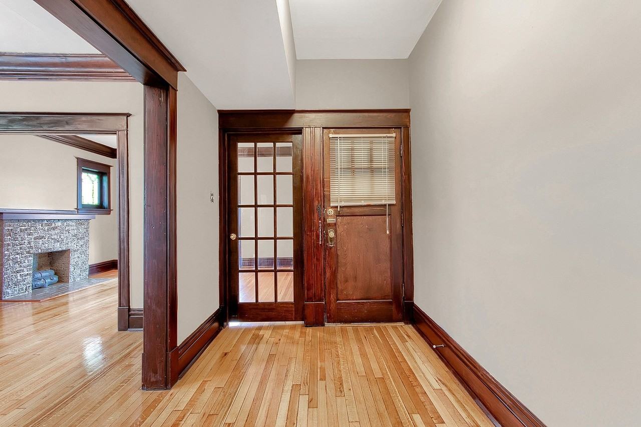 4060 Cleveland Ave - Photo 4 of 15