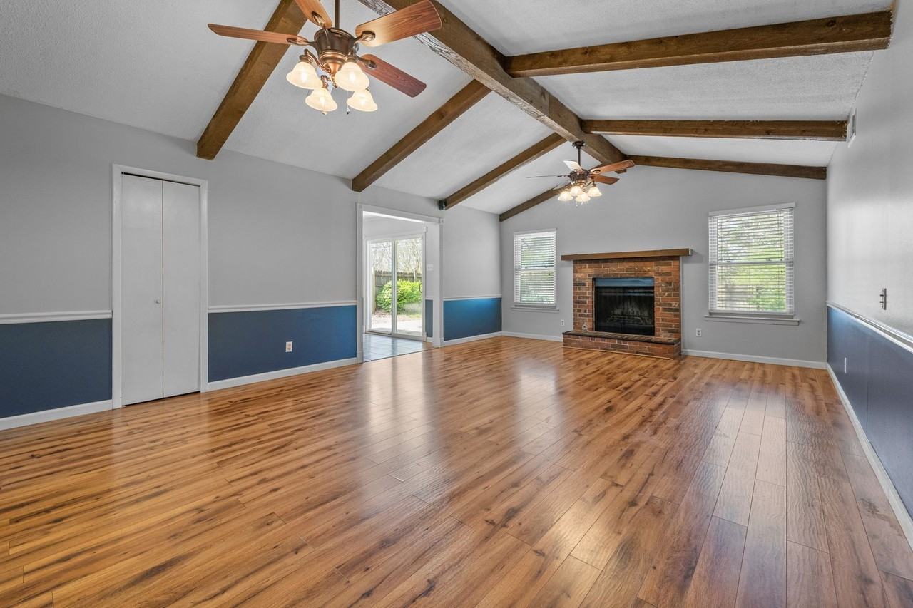 33 Donnell Dr - Photo 3 of 24