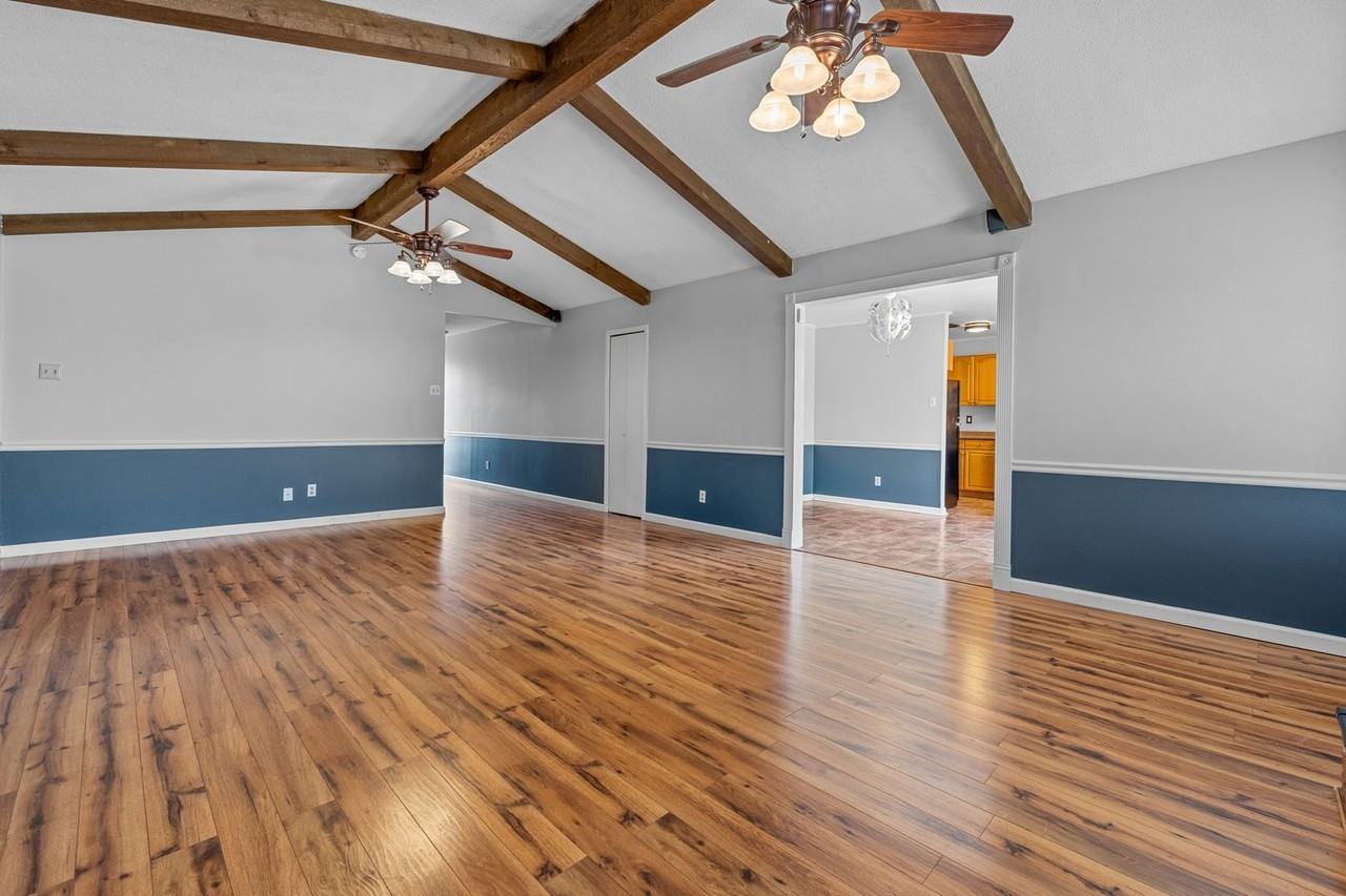 33 Donnell Dr - Photo 4 of 24