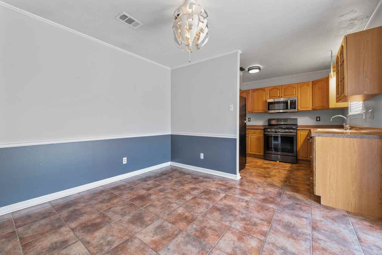 33 Donnell Dr - Photo 5 of 24