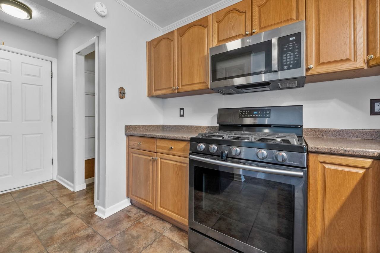 33 Donnell Dr - Photo 7 of 24