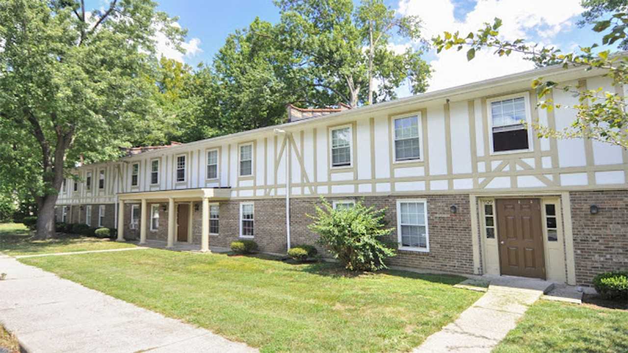 Eleven Oaks Apartments - Photo 2 of 3