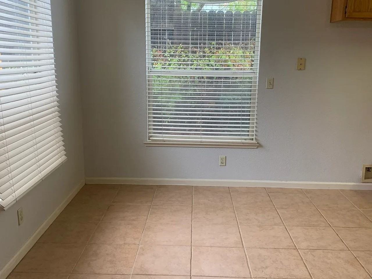 102 Elkins Cir - Photo 3 of 15