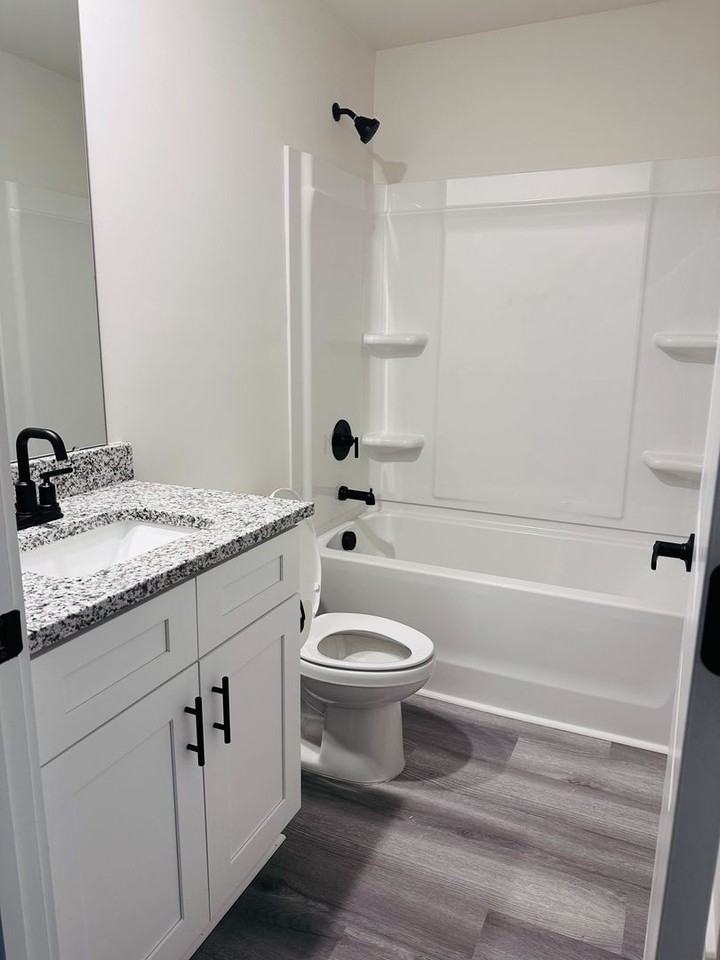 224 224 22nd Ave NE - 224 22nd - Photo 4 of 12